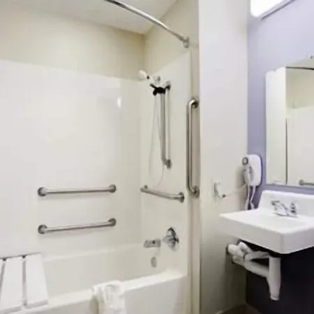 Microtel Inn & Suites By Wyndham Ozark Habitación foto