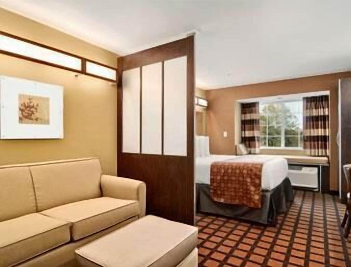 Hotel Microtel & By Wyndham